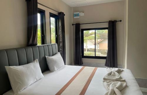 Ko Lanta House | Baan klang suan at kantiang bay