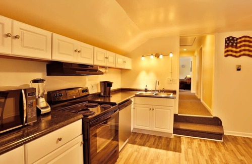 Oneonta Apartment | Babe Ruth Apt 2 - All Star Baseball Rentals