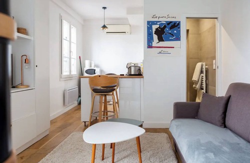 Saint-Thomas-d'Aquin Apartment | Bac Grenelle Très Mignon Duplex Situé Dans un des Plus Beaux Quartiers de Paris