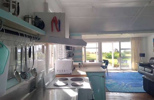 Papamoa Beach House | BACH on BEACH- Pipi Palace.