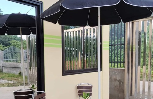 Urdaneta City Apartment | Bachelor Pad w/NetFlix,Halfcourt and unlimited Wifi