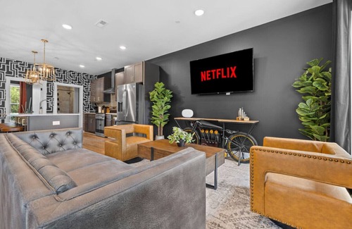 Talbot's Corner Apartment | Bachelor’s Dream Pad - 4BR w/Game Room & Rooftop!