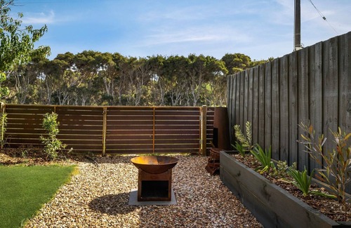 Smiths Beach House | Back Beach Beauty in Smiths Beach