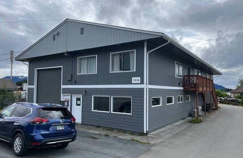Sitka Apartment | Back Beach Retreat - Car Rental Option