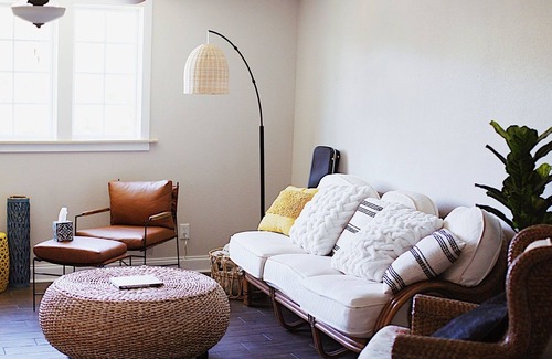 Ruskin House | Backyard Dolphins, 1 Miles to Beach, Sleeps 8, Private Hot Tub, & Full Kitchen
