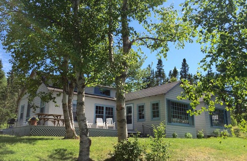 Baddeck Cottage | Baddeck Bay: Lakeside Boathouse Cottage with Dock