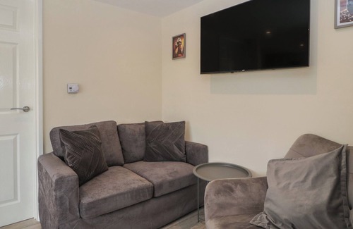 Blakeney Cottage | BADGERS SETT, pet friendly, with a garden in Blakeney