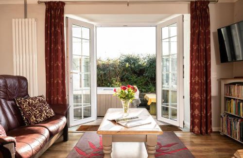 Wadebridge House | Badgers Way - with hot tub