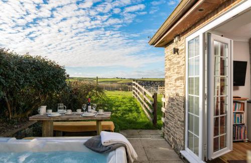 Wadebridge House | Badgers Way - with hot tub