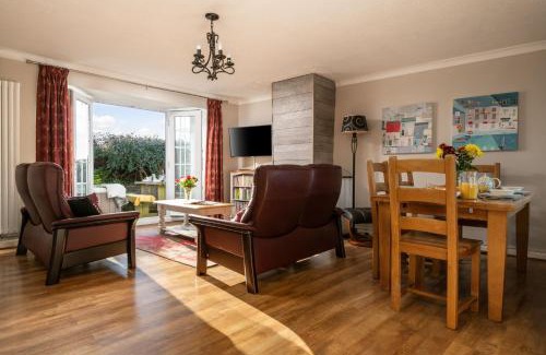 Wadebridge House | Badgers Way - with hot tub