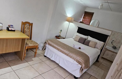 Nkonkobe House | Badi's B&B Guest house