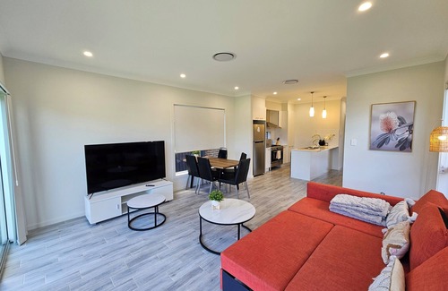 Bardia House | Badia& 5B3B Home for 12 wifi & Free Parking