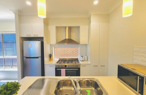 Bardia House | Badia& 5B3B Home for 12 wifi & Free Parking