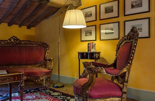 Vorno Villa | Badia Cantignano Villa Sleeps 22 with Pool Air Con and WiFi
