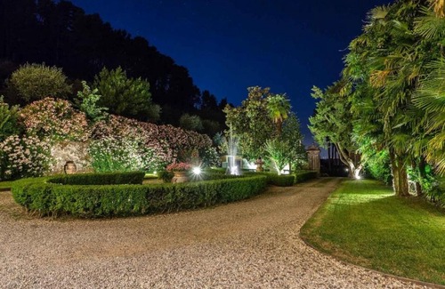 Vorno Villa | Badia Cantignano Villa Sleeps 22 with Pool Air Con and WiFi