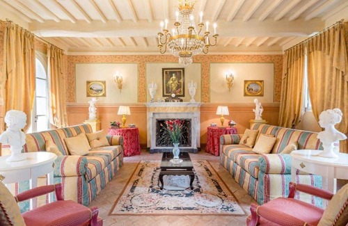 Vorno Villa | Badia Cantignano Villa Sleeps 24 with Pool Air Con and WiFi
