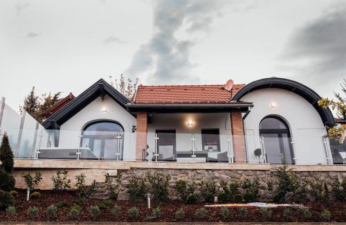 Pecs Apartment | Bagoly Wellness Apartman 2