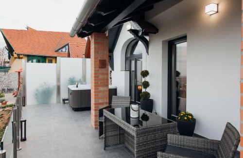 Pecs Apartment | Bagoly Wellness Apartman 2