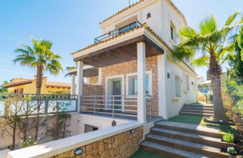 Son Serra de Marina Ski Chalet | Bahamas 2