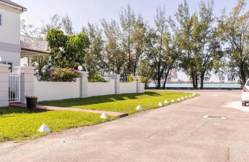 Nassau House | Bahamas Villa - Tropical Paradise - Oceanview & Private Pool