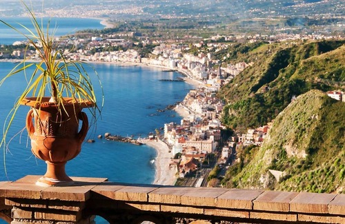 Recanati Apartment | Baia degli Dei Trilo, Giardini Naxos, Italy