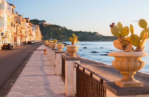 Recanati Apartment | Baia degli Dei Trilo, Giardini Naxos, Italy