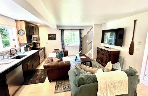 Rollingbay House | Bainbridge Island Group Retreat w/Pickleball!
