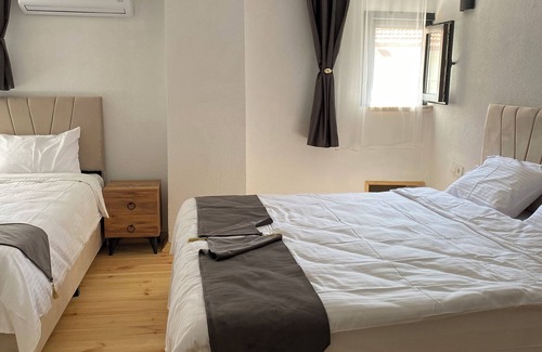Ayvalik City Center Bed & Breakfast | Bak cafe& pansiyon