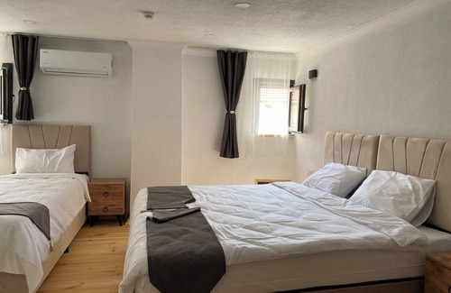 Ayvalik City Center Bed & Breakfast | Bak cafe& pansiyon