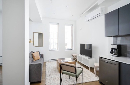 Chinatown Apartment | Bakan- 2Bedrooms Old Mtl-6Guests