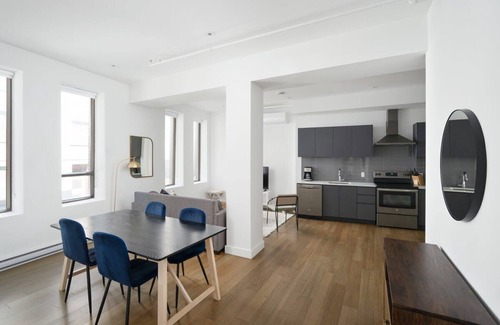 Chinatown Apartment | Bakan- 2Bedrooms Old Mtl-6Guests