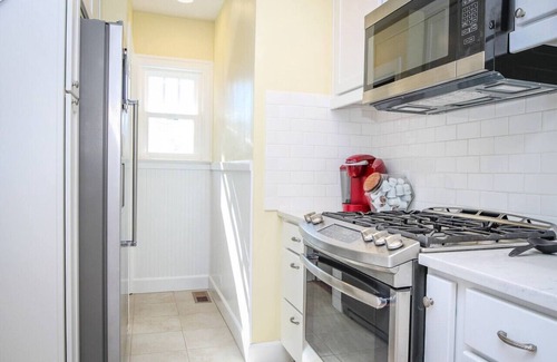 Baker City Apartment | Baker Street Bungalow