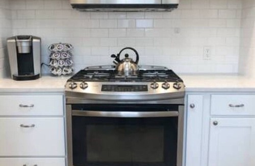 Baker City Apartment | Baker Street Bungalow