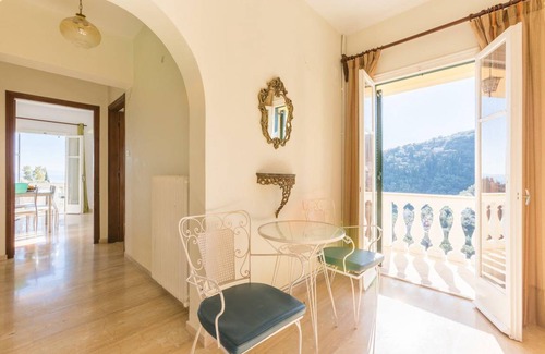 Agni Apartment | Bakers House Upper: Walk to Beach, A/C, WiFi, Car Not Required - 193
