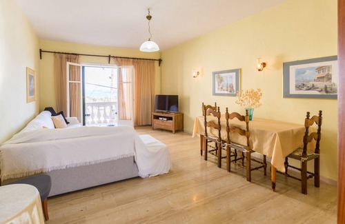 Agni Apartment | Bakers House Upper: Walk to Beach, A/C, WiFi, Car Not Required - 193