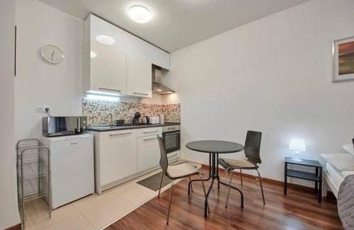 Csarnok negyed Apartment | Balcony Centropolitan Studio w AC by NW