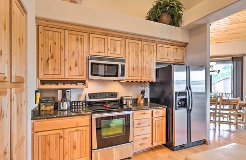 Torreon House | Balcony & Grill: Updated Show Low Townhome!
