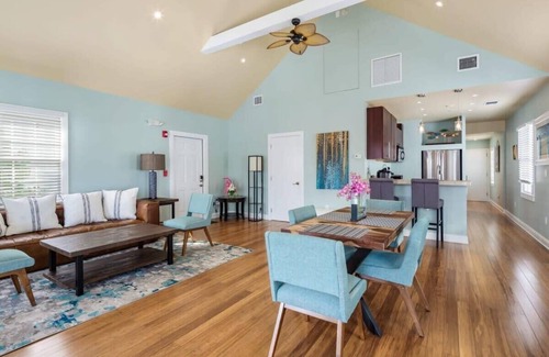 Downtown Apartment | Balcony & Near Downtown - Sky Suite on Duval