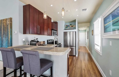Downtown Apartment | Balcony & Near Downtown - Sky Suite on Duval