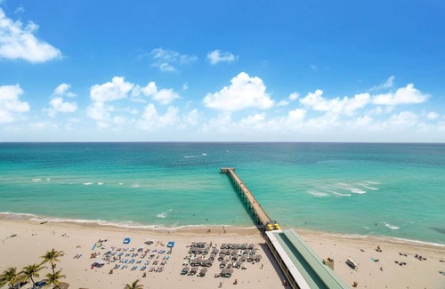 Sunny Isles Beach Condo | Balcony on the Ocean – Picture Perfect