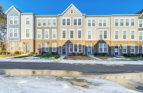 Gainesville Apartment | Balcony & Pool Access: Modern Gainesville Home