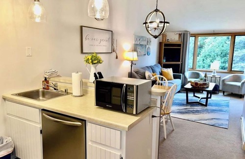 Ephraim Condo | Balcony Views, Walk to Waterfront and popular shopping and restaurants