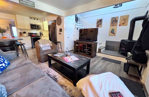 Baldy Mountain Ski Chalet | Baldy Mountain Basecamp Cozy Stay w/Free Shuttle Access