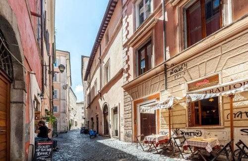 Rione VII Regola Apartment | Balestrari Palace close to Campo dei Fiori Piazza Navona Piazza Venezia
