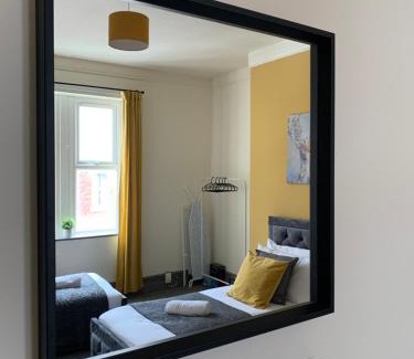 Newcastle-upon-Tyne Apartment | Balfour3-3 Bdrm 5 Beds Contractor Digs Spacious