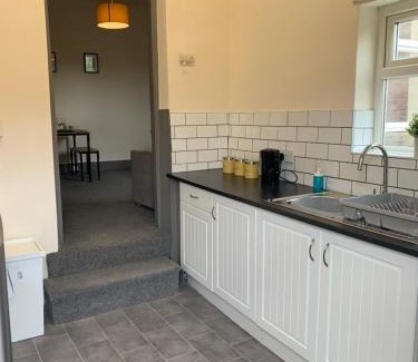 Newcastle-upon-Tyne Apartment | Balfour3-3 Bdrm 5 Beds Contractor Digs Spacious