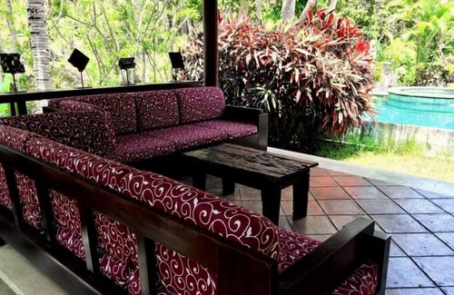 Sukawati House | Balinese Style Superior Room in Sukawati Gianyar, Lush Garden in the Property