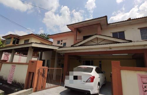 Kota Perdana House | Balinese Villa at Seri Kembangan12 to15 pax