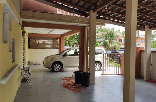 Kota Perdana House | Balinese Villa at Seri Kembangan12 to15 pax