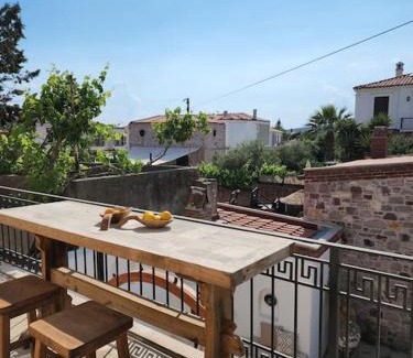 Ayvalik House | Balkonaki